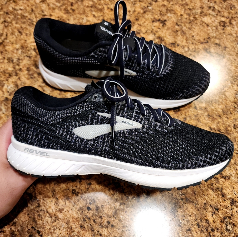 EUC BROOKS "Revel 3" Running Shoes - Black/White - Size 6.5